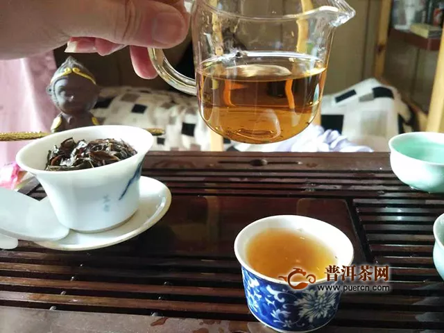 2019年勐海本木古茶業(yè)古小白美人茶：愛江山更愛美人