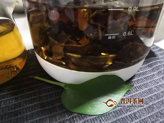 2019年古小白美人茶白茶：恰如東方的舞蹈 （柔美）