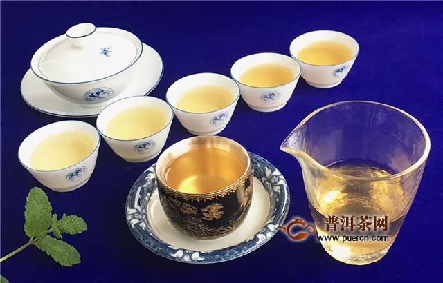 2019年七彩云南春古茶·邦崴生茶：邦興立茗 草木知威