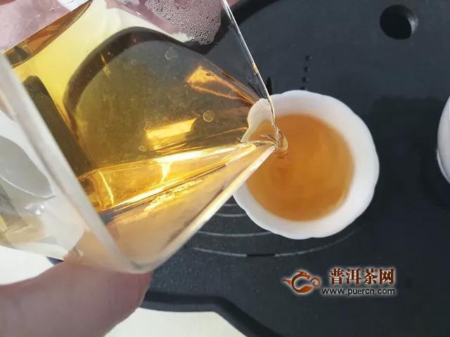 2018年七彩云南月光金枝大叶滇红茶试饮报告