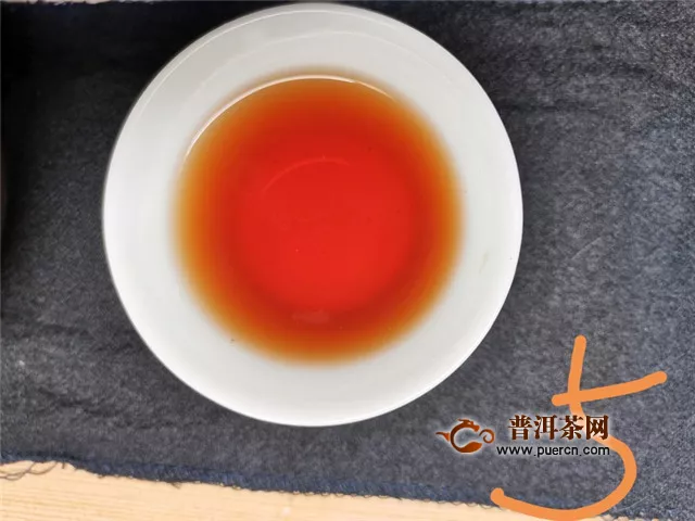 2018年龙园号勐海金砖熟茶：用心感恩祖国、以茶记录生活