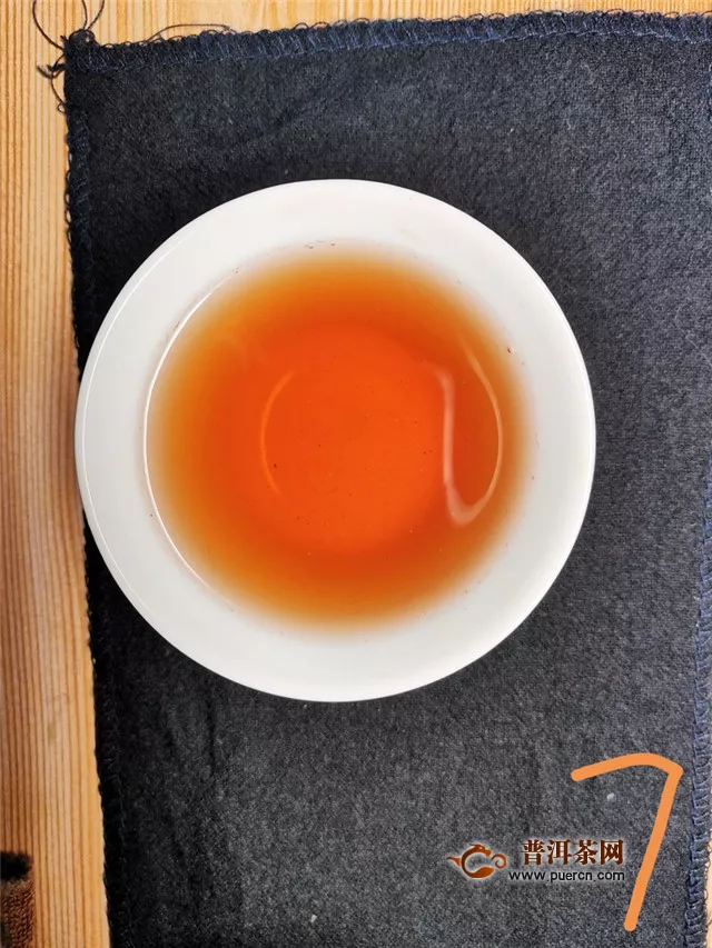 2018年龙园号勐海金砖熟茶：用心感恩祖国、以茶记录生活