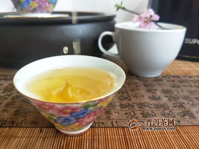 2019年洪普号蜂蜜琥珀生茶：有了茶，犹如我们有了仙气