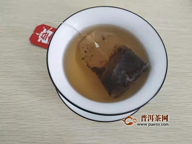 2017年大益经典红茶：经典一直在延续