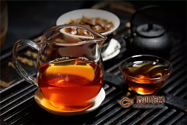 泡红茶用玻璃茶具，集色、香、味于其中！