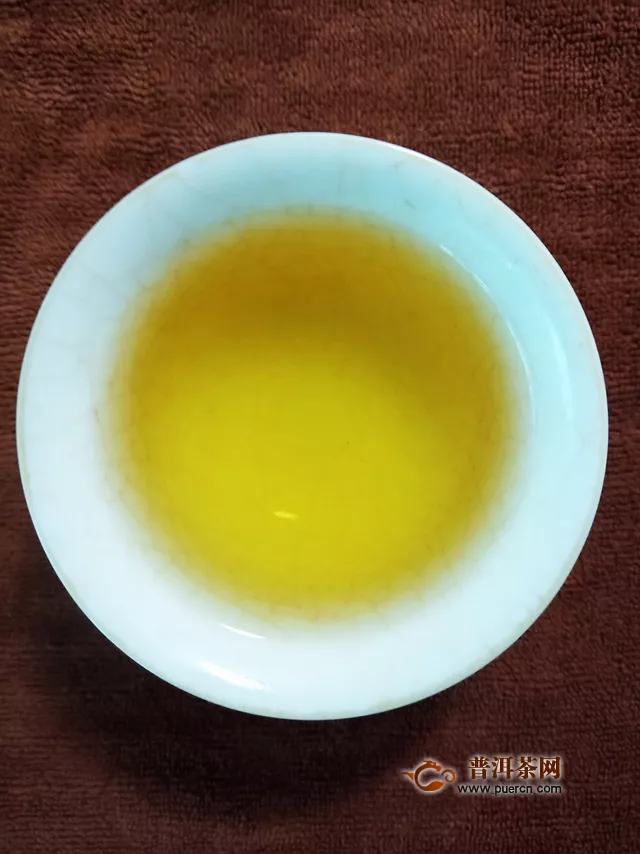 2019年大益小柠红柠檬红茶：汤色透亮，香气持久