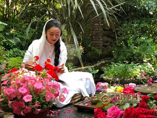 65岁的杨丽萍活成22岁的少女杨，驻颜的秘密竟是茶