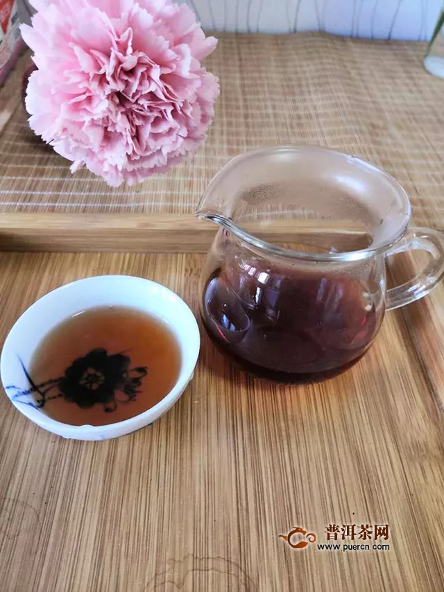 汤色浓重，醇厚糯滑：2019年洪普号雪藏熟茶357克