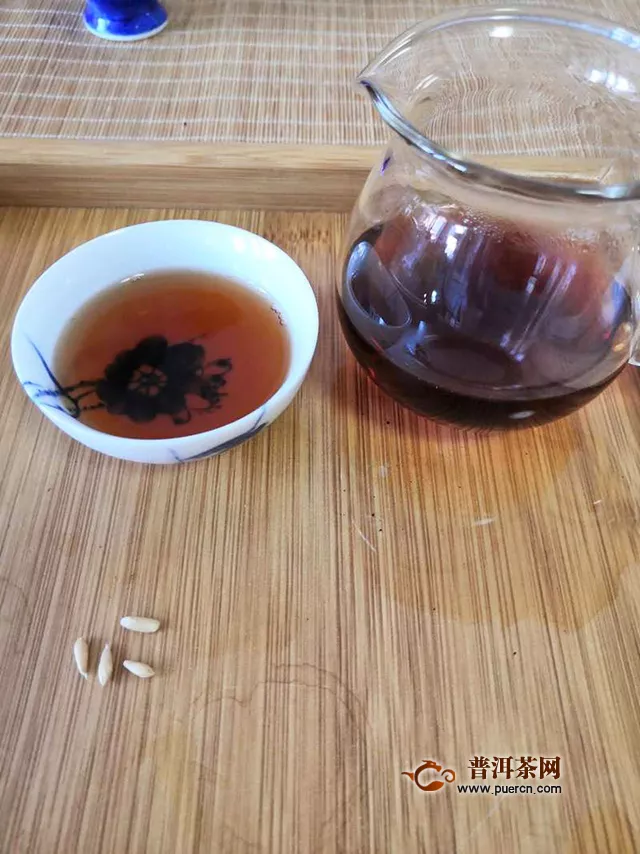 汤色浓重，醇厚糯滑：2019年洪普号雪藏熟茶357克
