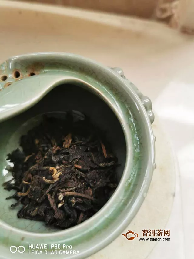 2012年下关沱茶绿盒甲级沱茶：日常口粮饮用，性价比高。