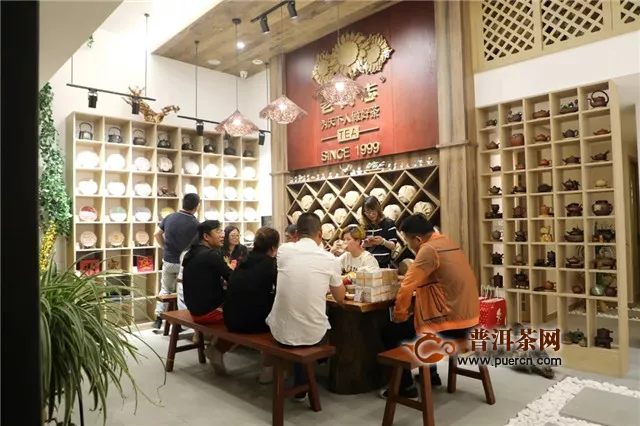 News 海湾 ：5月10日，宁波老同志专营店盛装开业