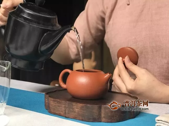 泡綠茶用什么壺最佳？紫砂壺能提高綠茶的香氣