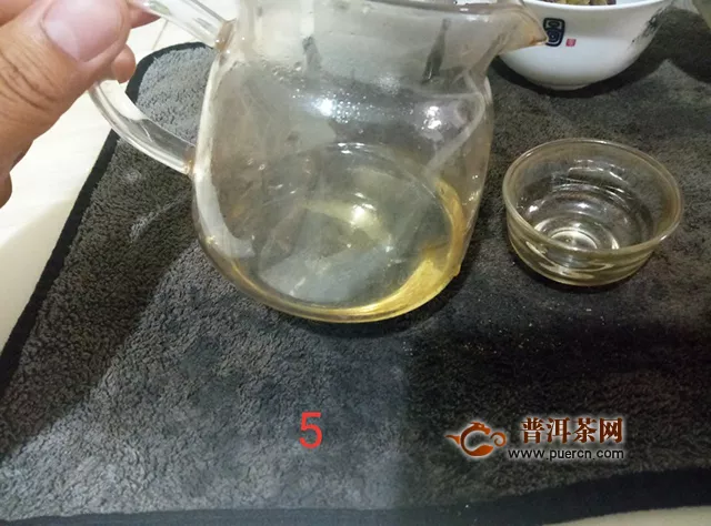 此茶中段很有味道：2019年七彩云南庄园1800山水云净