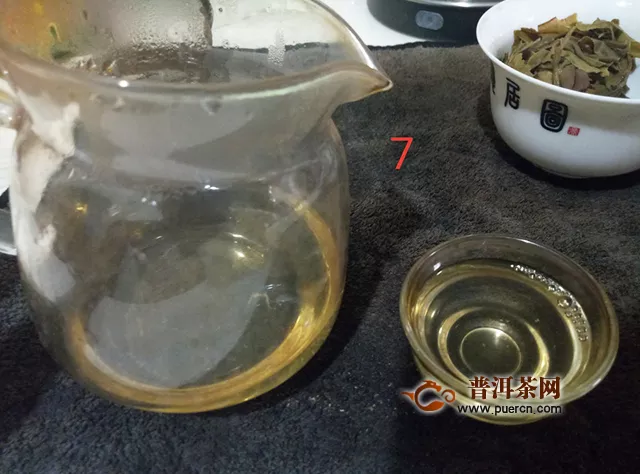 此茶中段很有味道：2019年七彩云南庄园1800山水云净