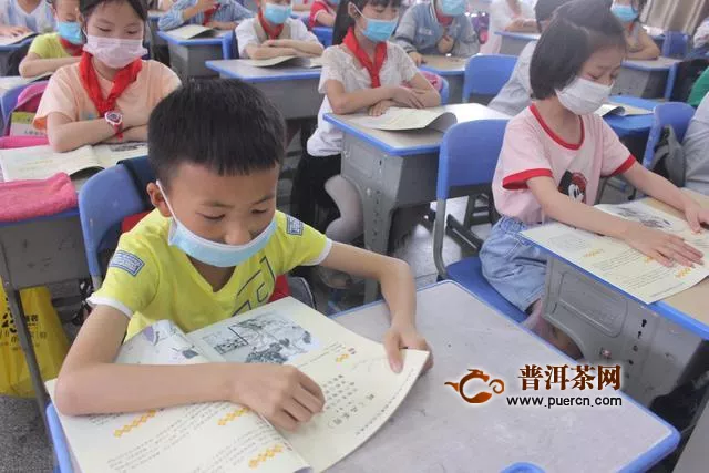 九江学校四年级学生首个国际茶日读茶经