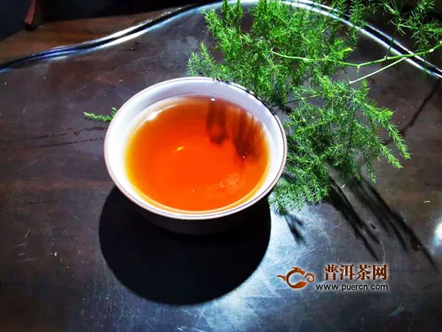 真心，真树，品真好茶：2019年七彩云南普洱陈香饼·红印熟茶