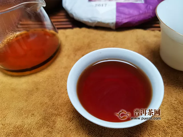 入门之选，回眸1889：2017年七彩云南七彩1889熟茶