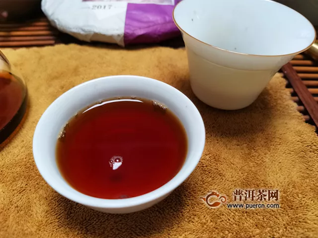 入门之选，回眸1889：2017年七彩云南七彩1889熟茶