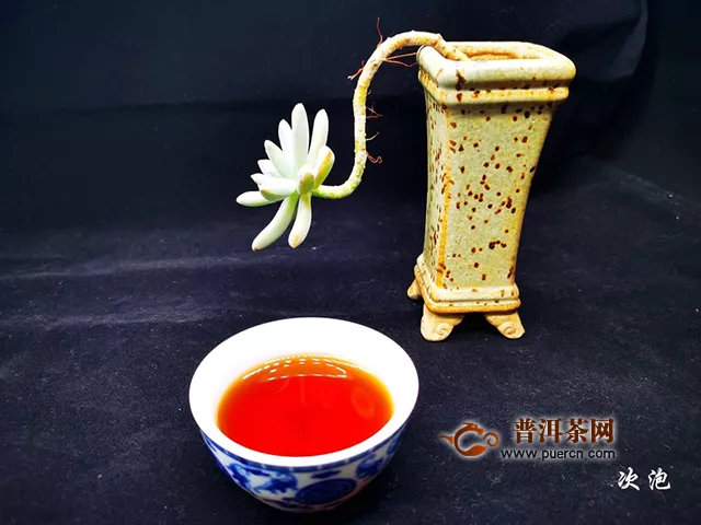 以好茶滋养身心：2019年七彩云南普洱陈香饼·红印熟茶357克试用报