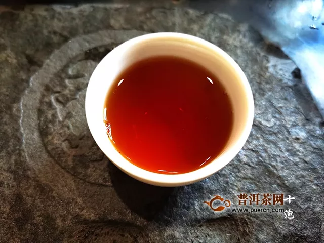 以好茶滋养身心：2019年七彩云南普洱陈香饼·红印熟茶357克试用报