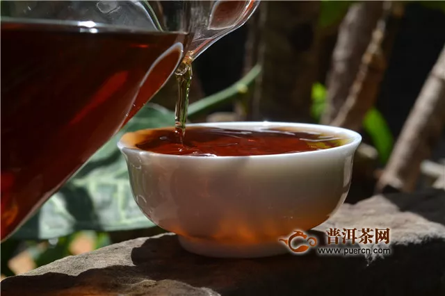 你泡的普洱熟茶汤色像酱油，这是为何？