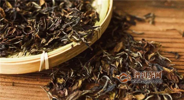 红茶、绿茶和白茶中，老白茶属于哪一种