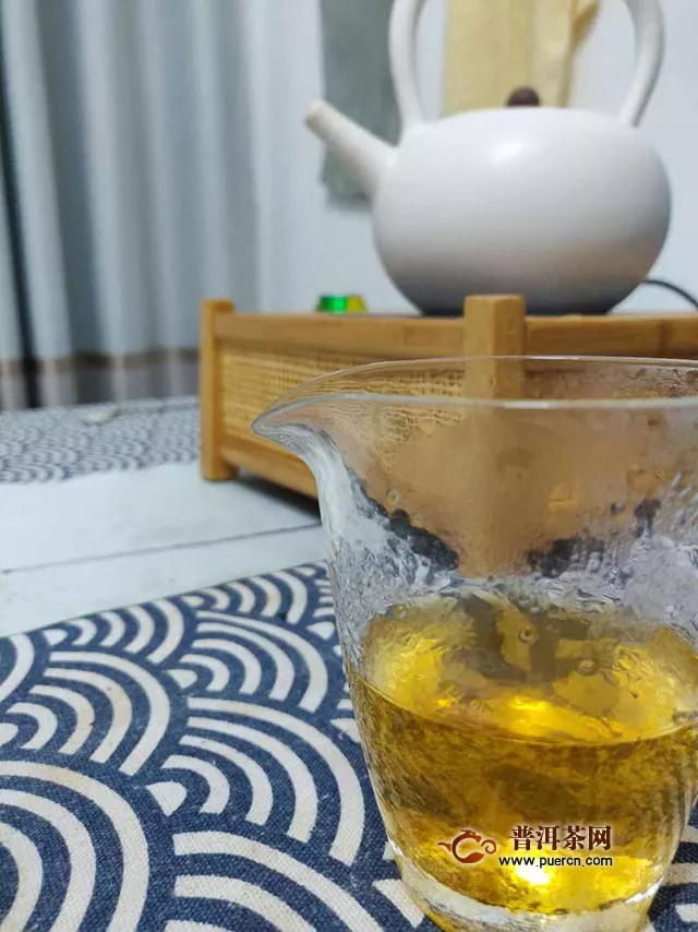 一款性价比极高的的标准口粮茶：2019年七彩云南庄园1800山水云净
