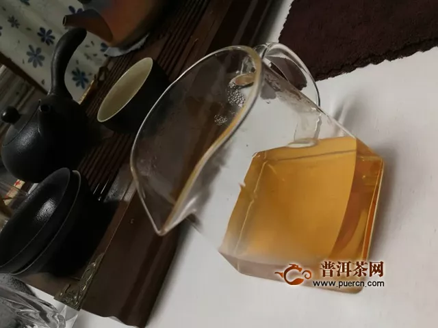 香气淡雅，茶叶耐泡：2014年下关绿盒甲级沱茶