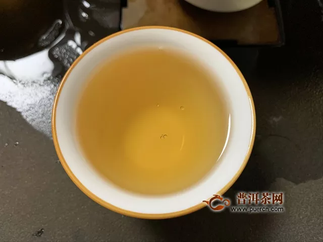 生津明显持久：2018年中茶普洱翡翠白菜生茶