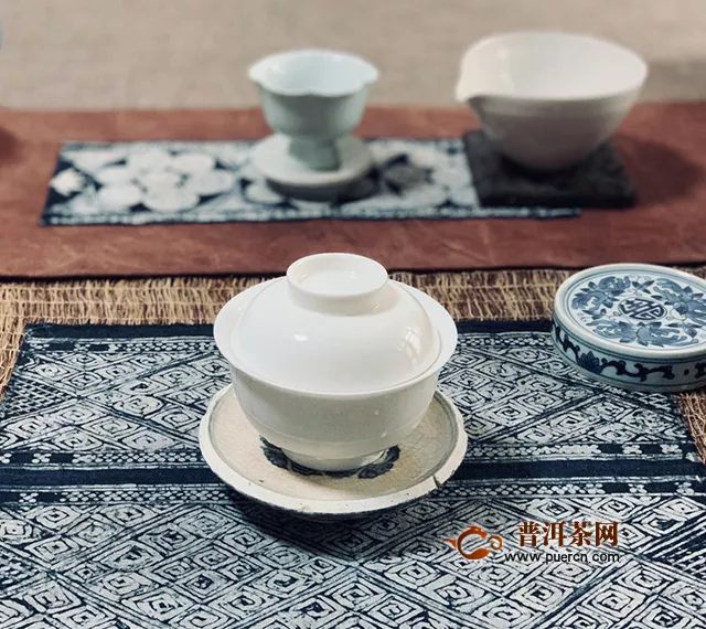 七月迟来的烟香：2019年兴海茶业乌金号生茶