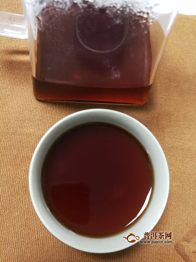红宝石般的色泽：2020年兴海茶业人和三星熟茶