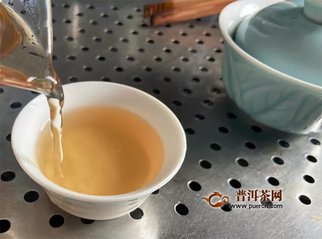 一款比较纯正的布朗山茶：2020年兴海茶业臻源生茶