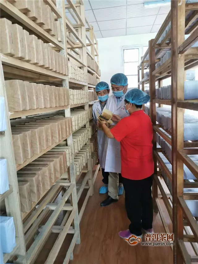 【百富茶业】省农产品质量安全中心及茯茶办领导来我厂探访茯茶制作工艺