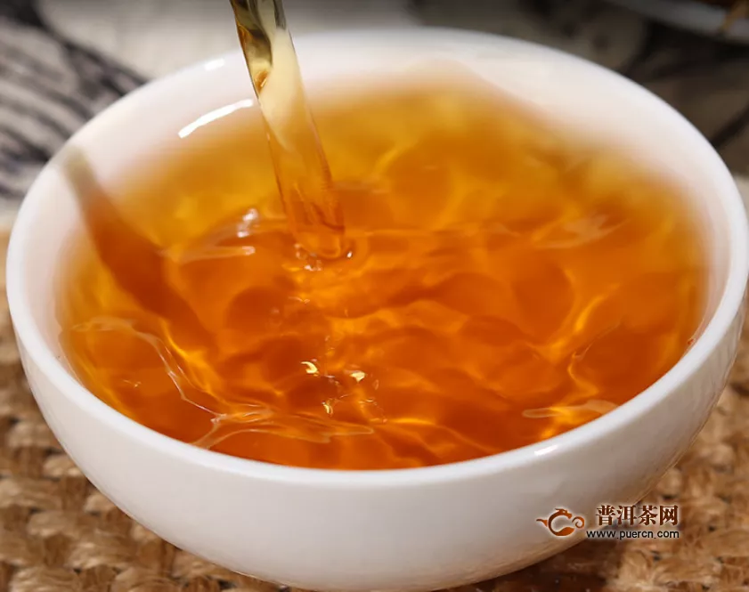 红茶茶汤上面有一层油是为何